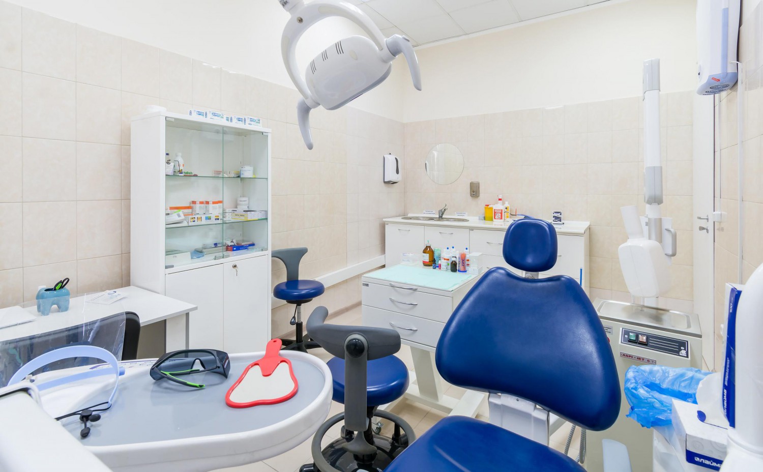 Стоматология на колесах. Стоматология Дент Кингисепп. Гармония Дент стоматология. Аренда помещения для стоматологии.